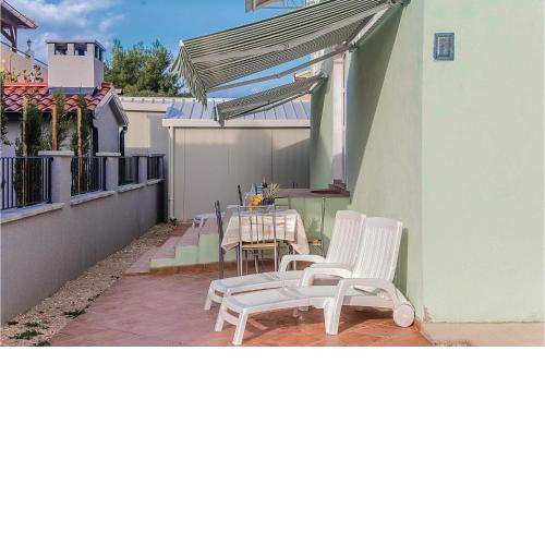 1 Bedroom Amazing Apartment In Biograd