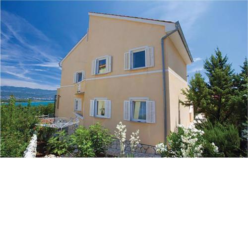 1 Bedroom Beautiful Apartment In Malinska