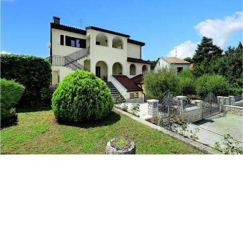 1 Bedroom Beautiful Apartment In Porec