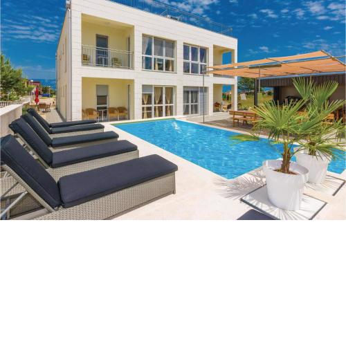 1 Bedroom Beautiful Apartment In Vir