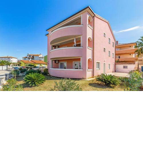 1 Bedroom Cozy Apartment In Medulin