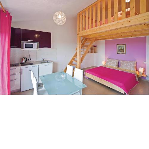 1 Bedroom Lovely Apartment In Pula