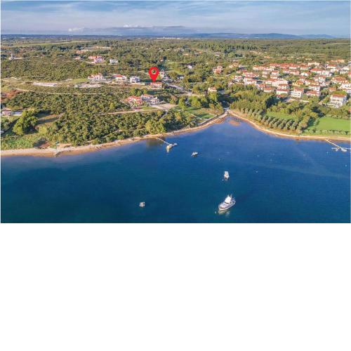 2 Bedroom Beautiful Apartment In Medulin