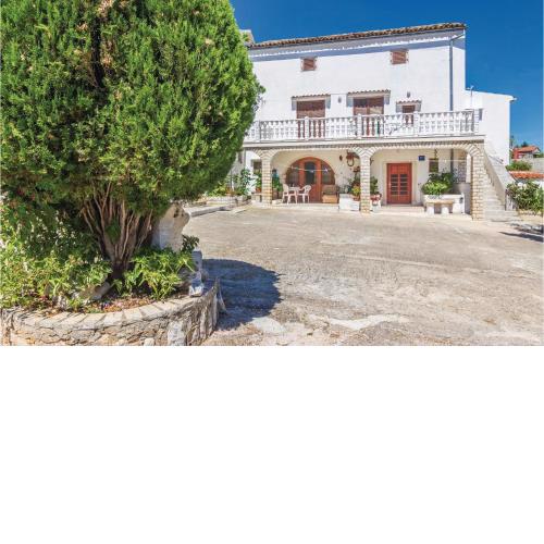 2 Bedroom Beautiful Apartment In Porec