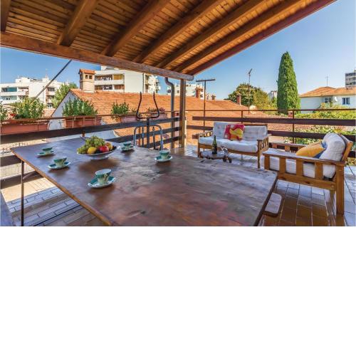 2 Bedroom Cozy Apartment In Pula