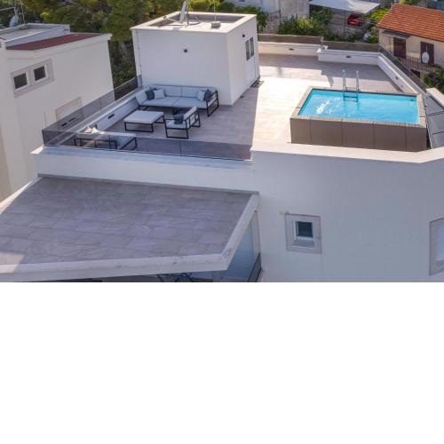 2 Bedroom Gorgeous Apartment In Okrug Gornji