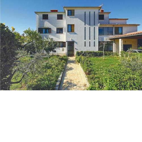 2 Bedroom Gorgeous Apartment In Porec