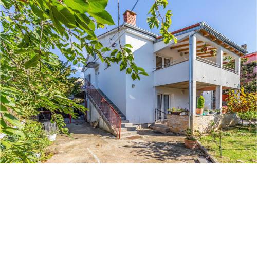 2 Bedroom Gorgeous Apartment In Pula