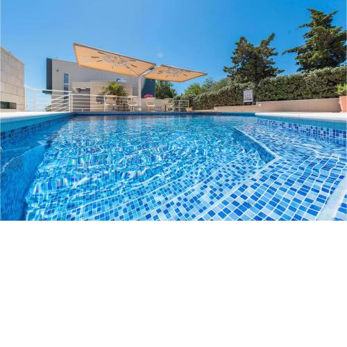 2 Bedroom Nice Home In Novalja