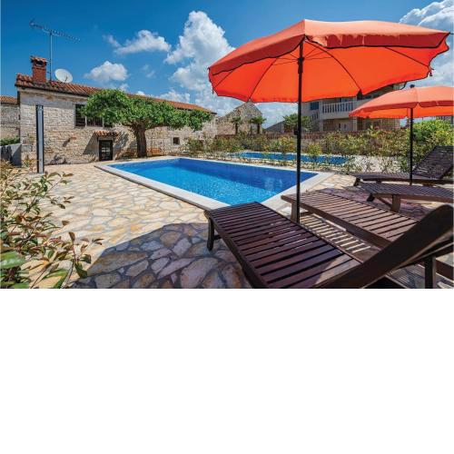 2 Bedroom Nice Home In Porec
