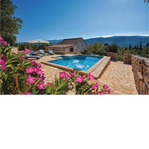 2 Bedroom Nice Home In Stari Grad