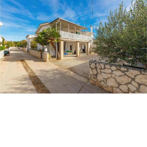 2 Bedroom Pet Friendly Apartment In Vir