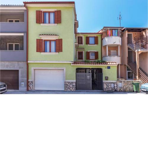 2 Bedroom Stunning Apartment In Pula