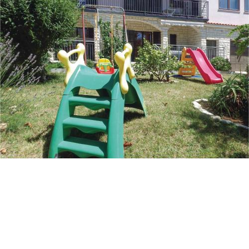 3 Bedroom Beautiful Apartment In Medulin