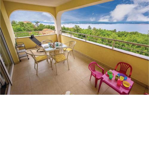 3 Bedroom Cozy Apartment In Crikvenica