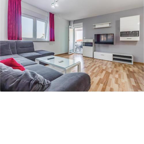 3 Bedroom Cozy Apartment In Medulin