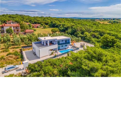 3 Bedroom Cozy Home In Pula