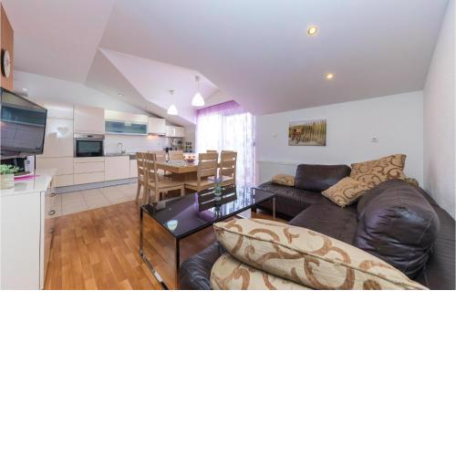 3 Bedroom Gorgeous Apartment In Trogir