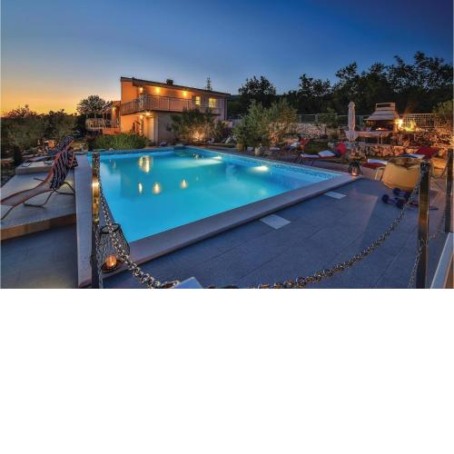 3 Bedroom Nice Home In Trogir