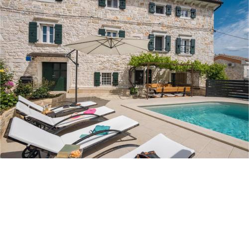 4 Bedroom Amazing Home In Porec