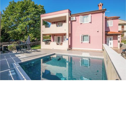 4 Bedroom Cozy Home In Labin