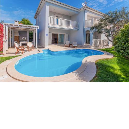 4 Bedroom Cozy Home In Vodice