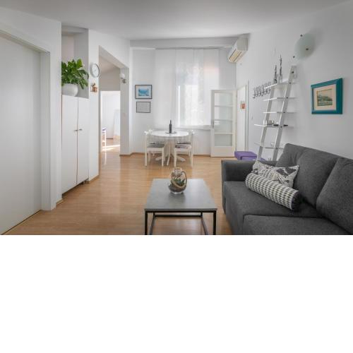 4+1 apartment in the city centre, near the beach