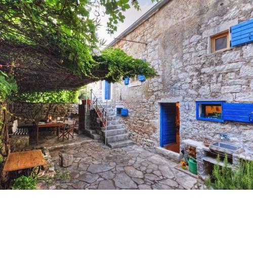 450 year-old house with a garden