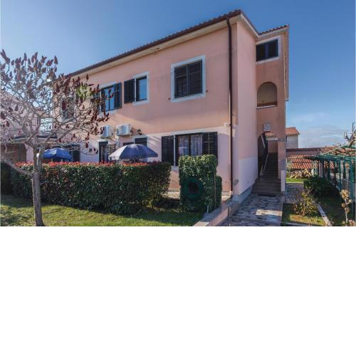5 Bedroom Beautiful Apartment In Pula