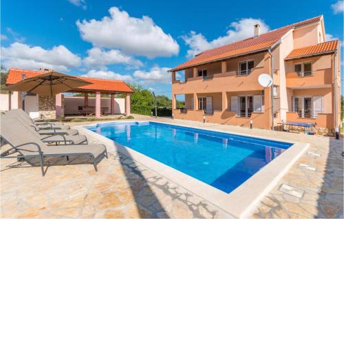 5 Bedroom Cozy Home In Biograd Na Moru