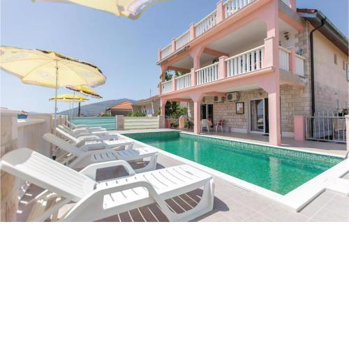 5 Bedroom Lovely Home In Trogir