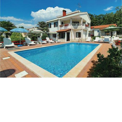Amazing Apartment In Porec With Wifi