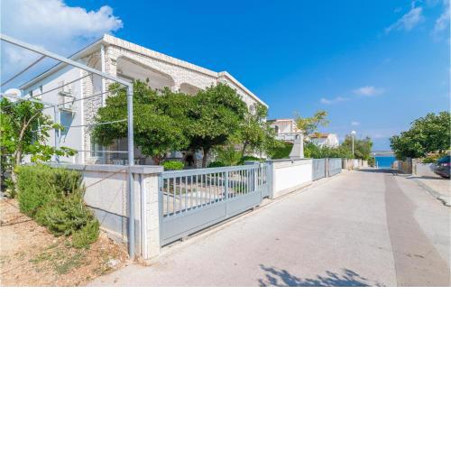 Amazing Apartment In Vir With Wifi