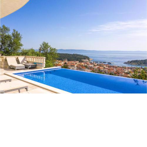 Amazing Home In Makarska