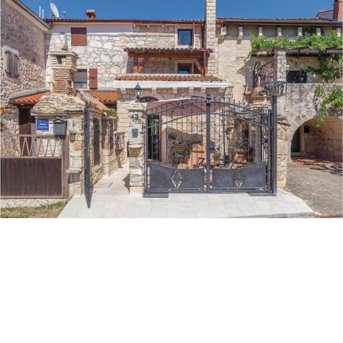 Amazing Home In Porec With Kitchen