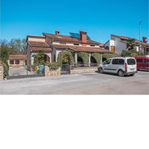 Amazing Home In Porec With Wifi