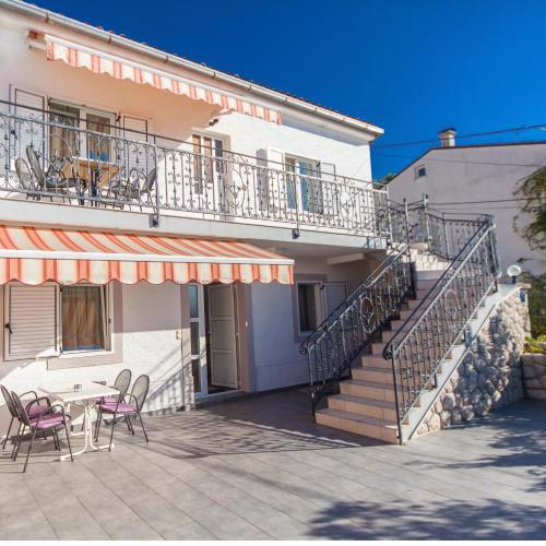 Apartmani Crikvenica 30175 - Carmen