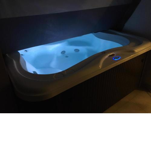 Apartment Electro with Jacuzzi