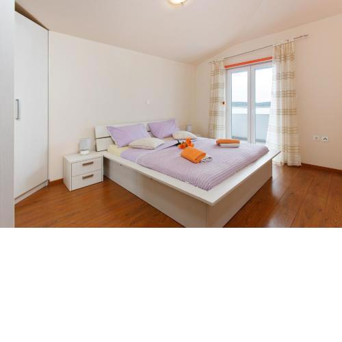 Apartment Gold