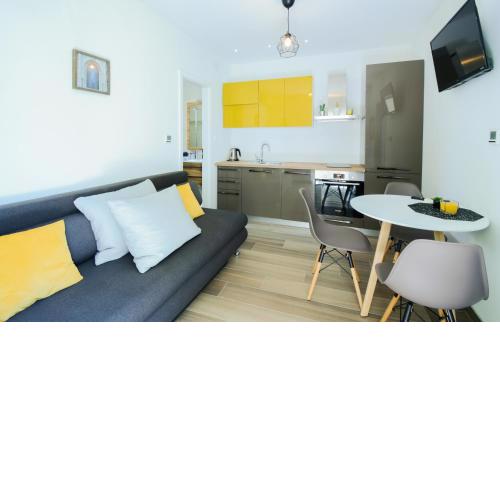 Apartment Grey&Yellow