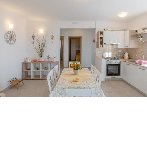 Apartment in Karbuni with sea view, balcony, air conditioning, WiFi 5078-3