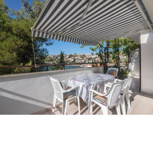 Apartment in Okrug Gornji with sea view, balcony, air conditioning, WiFi 5106-1