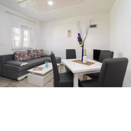 Apartment in Okrug Gornji with sea view, balcony, air conditioning, WiFi 5134-6