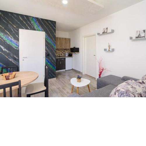 Apartment in Okrug Gornji with sea view, balcony, air conditioning, WiFi 5134-7