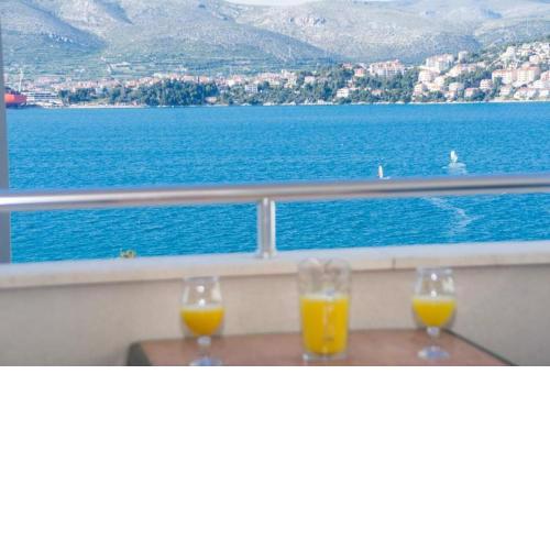 Apartment in Okrug Gornji with sea view, terrace, air conditioning, WiFi 5051-2