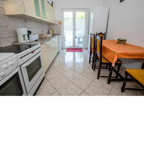 Apartment in Palit with terrace, air conditioning, W-LAN, washing machine 4386-1