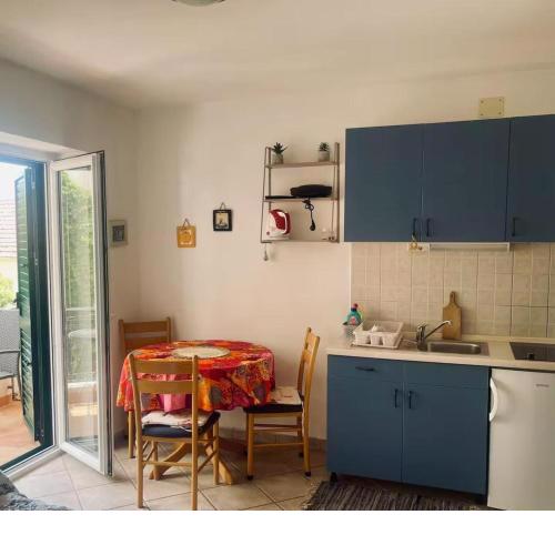 Apartment in Podgora with sea view, terrace, air conditioning, WiFi 3812-1