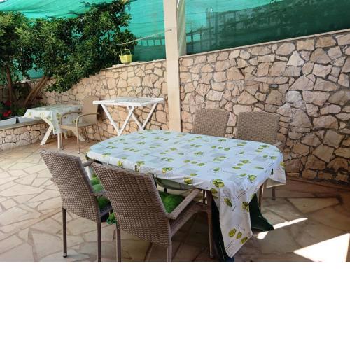 Apartment in Povlja with terrace, air conditioning, WiFi 4991-1