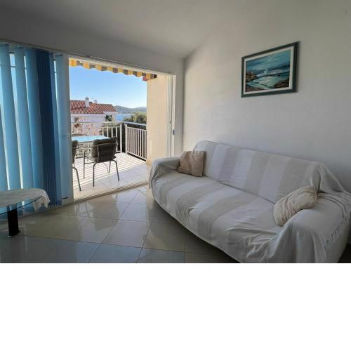 Apartment in Rogoznica with sea view, balcony, air conditioning, WiFi 5148-3