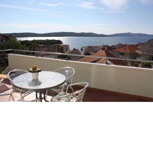 Apartment in Trogir with sea view, terrace, air conditioning, WiFi 4328-6